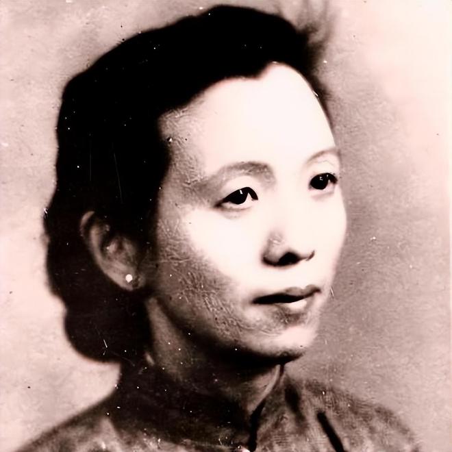 pg电子模拟器免费版南京解放后一名身穿旗